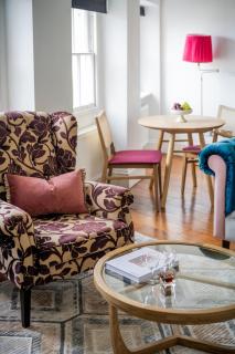 Berkeley Suites, Suite 4 - 9