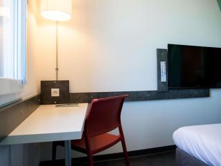 Ibis Budget Archamps Porte de Genève - 1