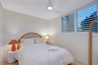 Beachfront Freshly Renovated 2 BR Walk to Surf & Dining - 4