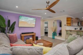 Pool Putting Green Outdoor Oasis 3Mi to Beach - 4