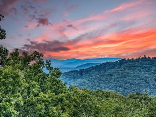 Pet Friendly Mountaintop 4-5 Bdrms Sleeps 12 -18 - 7