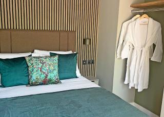 Fairwood Lakes Holiday Park - 6