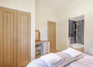Ford Farm Lodges - 3