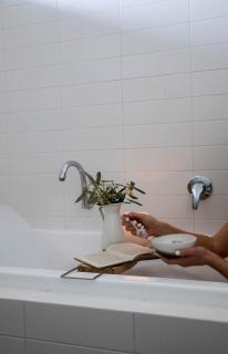 Seafarers Lodge a pup friendly beach shack haven in Middleton - 2