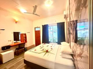 Thoddoo Island Life - 4