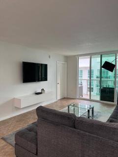 Luxury Brickell Condo - Bay Views & Balcony - Miami - 5