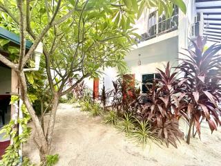 Thoddoo Island Life - 9