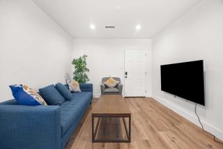 Cozy Newly Remodeled 3-Bedroom Home in LA - 9