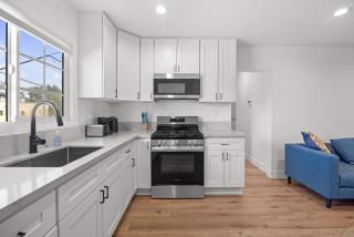 Cozy Newly Remodeled 3-Bedroom Home in LA - 5