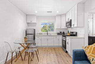 Cozy Newly Remodeled 3-Bedroom Home in LA - 4