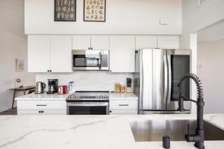 Mid Century Oasis 3BR 2BA Pool - 3