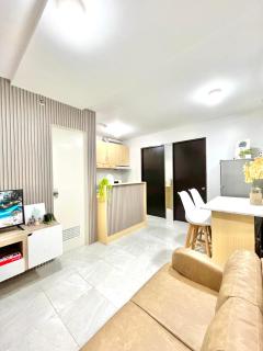 2 Bedroom Condo Fully-Furnished good for 5-6pax by Gerra at Urban Deca Homes Banilad - 0