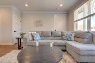 Merry Melrose - Rooftop Patio - 5 Mins to Broadway - 3