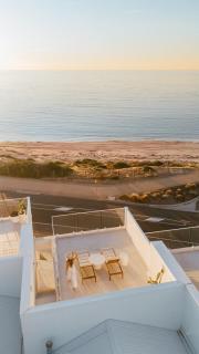 Sunsets Aldinga Beach, 4 king rooms, rooftop, incredible views - 2
