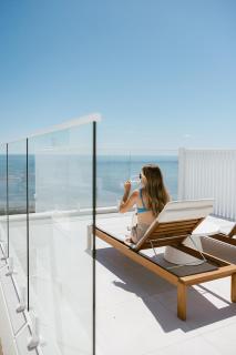 Sunsets Aldinga Beach, 4 king rooms, rooftop, incredible views - 6