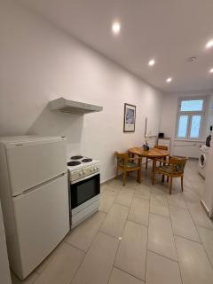 Affordable 1BR Apartment Near Westbahnhof Station - 6