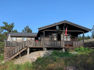 Traditional Family Cabin By Idyllic Tarn - 0