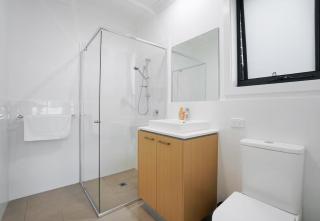 5BR 2story house, free parking, close to parks, golf course, supermarkets, & transport - Schofields - 4