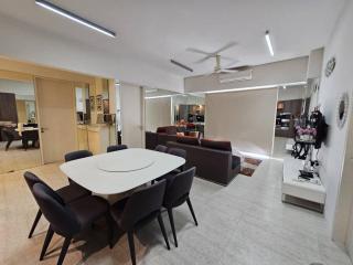 By The Sea @ Cozy Beachfront Home - 0