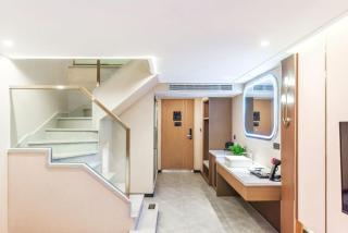 Futinger High-altitude River View Hotel - 1