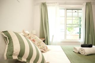 Queen room with shared bathroom - 7