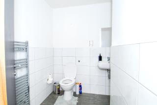 New Apartment - Sleeps 4 - Parking - City Centre - 3