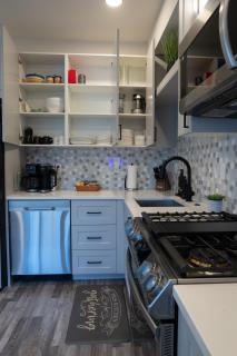 Trendy Ballard Townhouse with Rooftop Oasis - 3