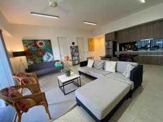 By The Sea@ Cozy Beachfront Home (Batu Ferringhi). - 4