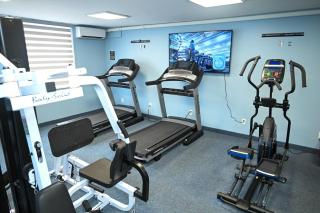 Ramada by Wyndham North Bergen - 1