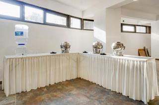 FabHotel Golden Heights - 6