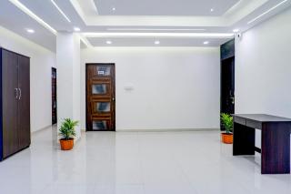 FabHotel Golden Heights - 9