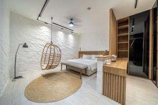 LegKo Villa - Sun-Kissed Getaway - New 4BR Villa Steps from Uluwatu Best Spots - 4