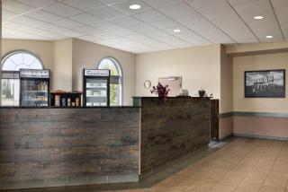 Super 8 by Wyndham Swan River MB - 7