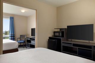 Super 8 by Wyndham Swan River MB - 3