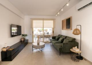 Royal Seacrest Luxe 2B Poolside Apartment - 8