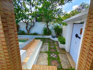 Private Pool Villas Seven Twenty Kuta - 2