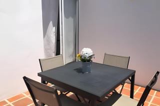 Modern Pool Side, 3 Bdrm House with parking - 8