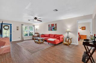 Venice Getaway, Minutes to Beaches & Downtown - 4