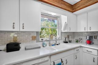 Venice Getaway, Minutes to Beaches & Downtown - 3