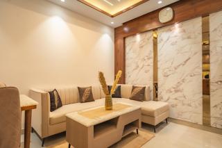 Artura 3BHK Smart Floor, Mussoorie View, covered parking - HnH Stays - 0