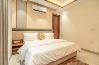 Artura 3BHK Smart Floor, Mussoorie View, covered parking - HnH Stays - 8