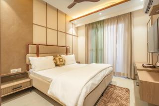 Artura 3BHK Smart Floor, Mussoorie View, covered parking - HnH Stays - 6