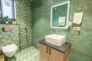 Artura 3BHK Smart Floor, Mussoorie View, covered parking - HnH Stays - 5