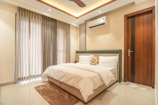 Artura 3BHK Smart Floor, Mussoorie View, covered parking - HnH Stays - 2