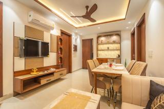 Artura 3BHK Smart Floor, Mussoorie View, covered parking - HnH Stays - 1