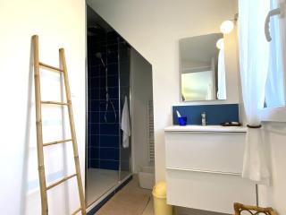 Bel appartement rénové VUE MER à 200m plage au centre de TREGASTEL REF 703 - 2