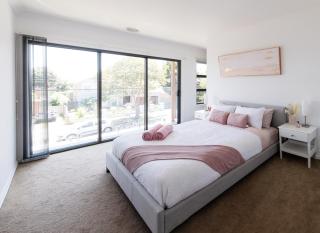 Bright, comfortable family home in leafy Forest Hill - 9