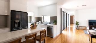 Bright, comfortable family home in leafy Forest Hill - 5