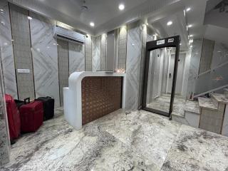Hotel Shree Guru Couple Friendly 300 Meter From R K Ashram Metro Station - 3