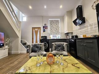 Cheerful 4 bedroom close to Uclan, Preston City Center - 1